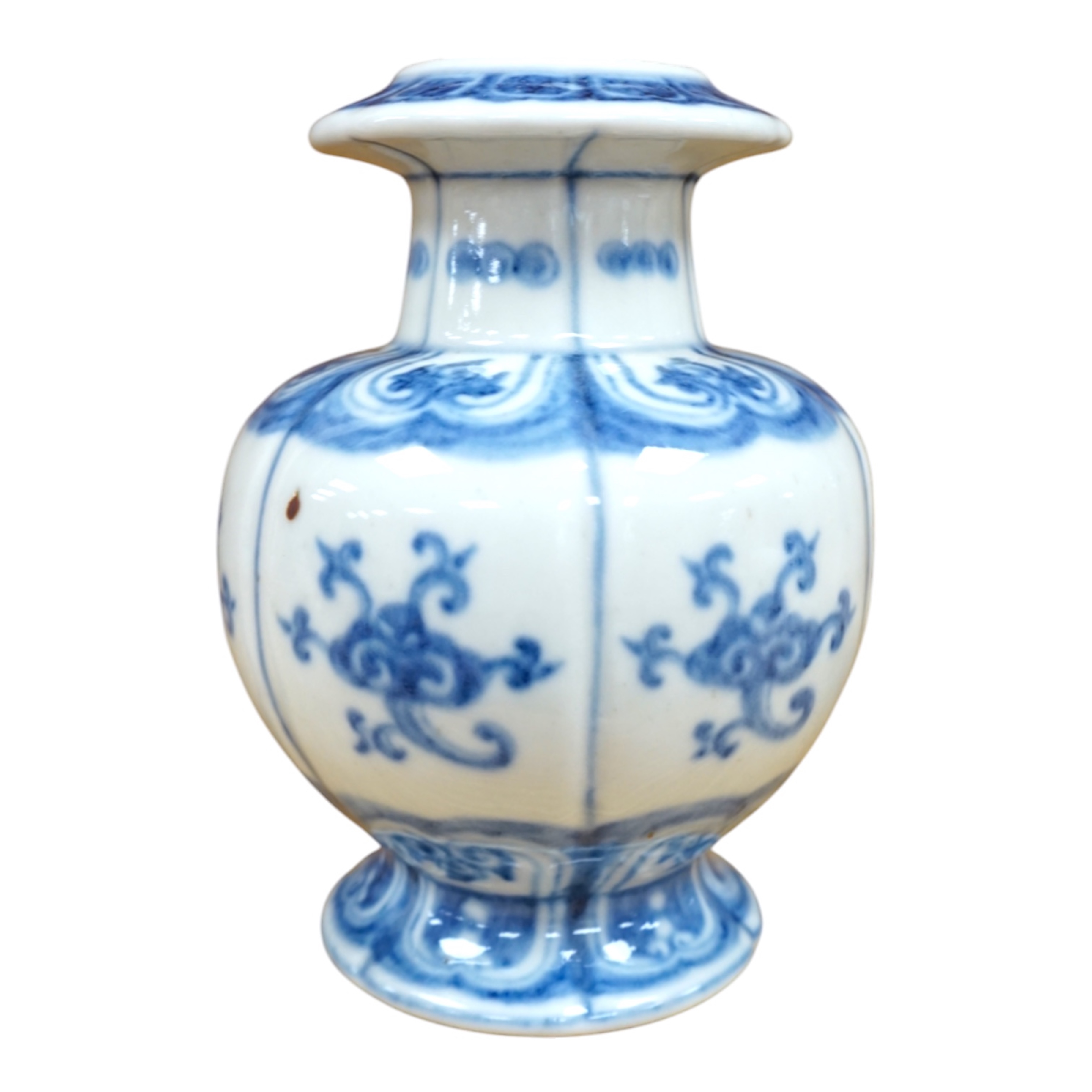 A Chinese blue and white bulbous vase 18cm high. Condition - good.